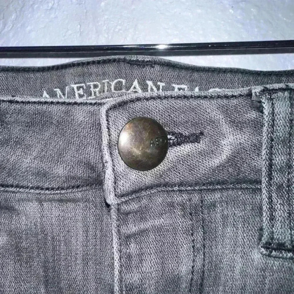 American Eagle Woman’s Jegging Jeans, Gray, distressed, Size 2 - Picture 7 of 16